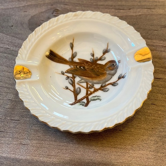 Star Set Vintage Small Ashtray in EUC Porcelain - Picture 1 of 3